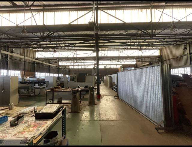 2,200M² WAREHOUSE FOR SALE IN CHLOORKOP
